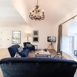  Apartment New Sleek & Stylish 2bd Flat - Heart Of Haworth